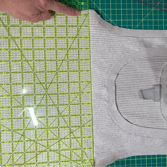 Ribbed-Knit Tank (M) - Picture 7 of 9